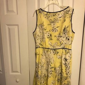 Adrianna Papell Yellow w flowers summer dress sz12